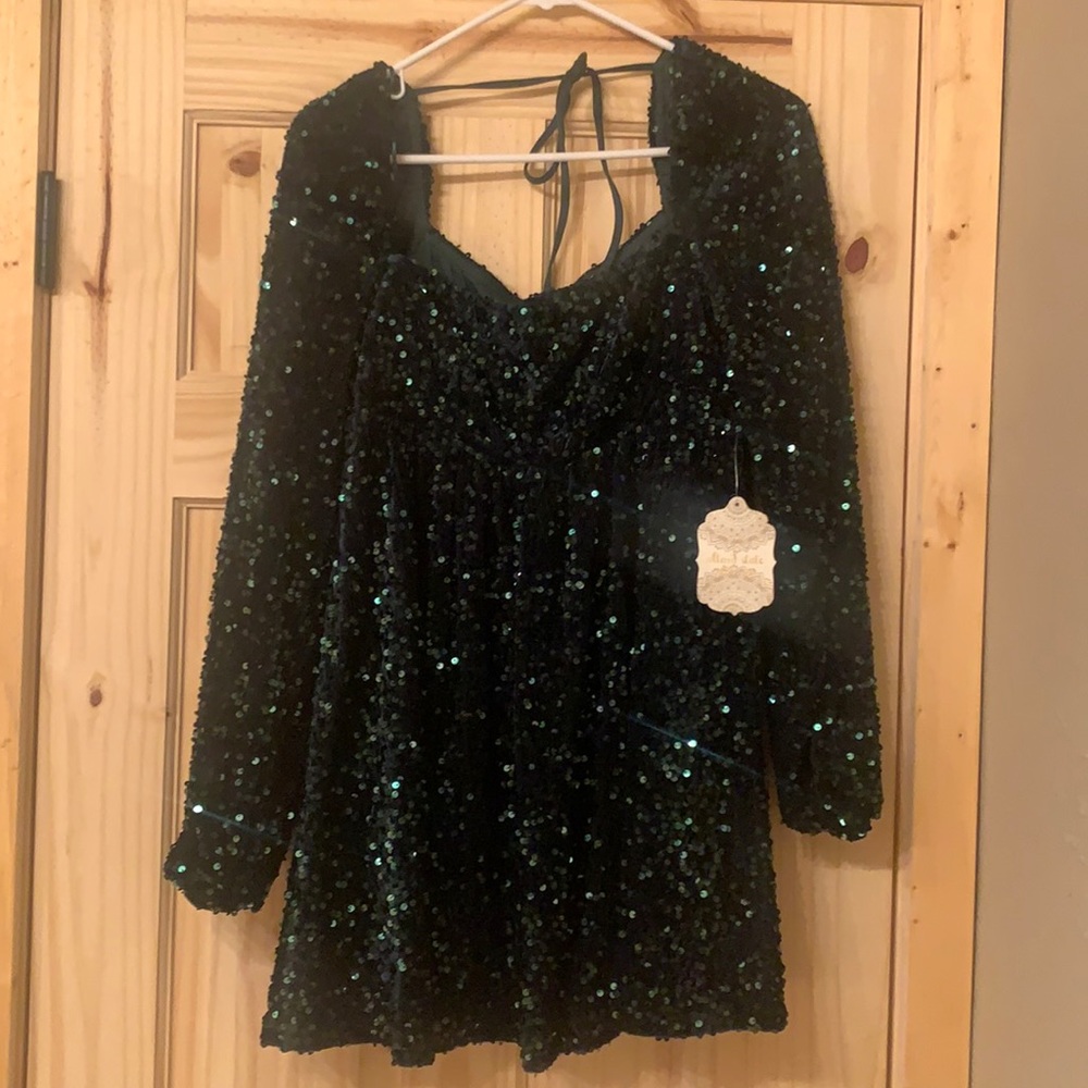 NEW with tags! Hunter green sequin Baby Doll dress from Altar’d State.